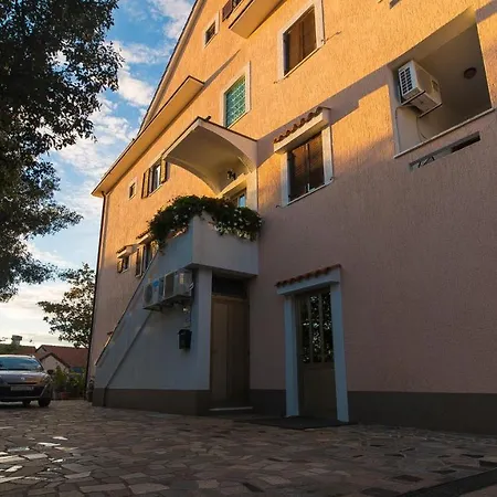 Guest House Lavanda 4 Njivice Exterior photo